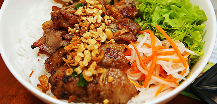 Ăn bún thịt nướng ở Sài Gòn ngon quá nên học ngay công thức chế biến