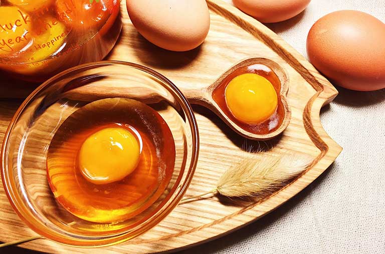 Bị đau mắt đỏ thì nên ăn gì để giúp mắt mau lành bệnh - lòng đỏ trứng