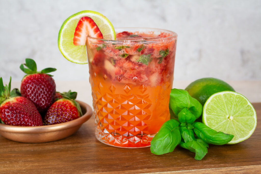 Tuyệt chiêu làm mocktail Cool Fruit Strawberry cho ngày hè tươi mát