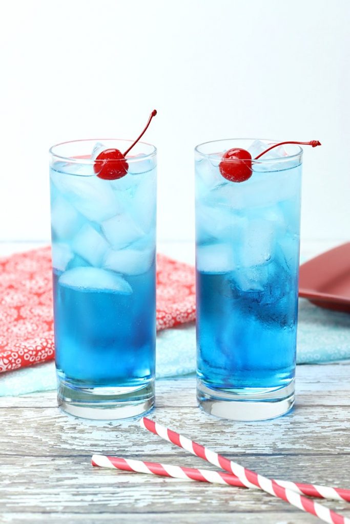 Mocktail Blue Lychee Float vị vải uống là thích ngay