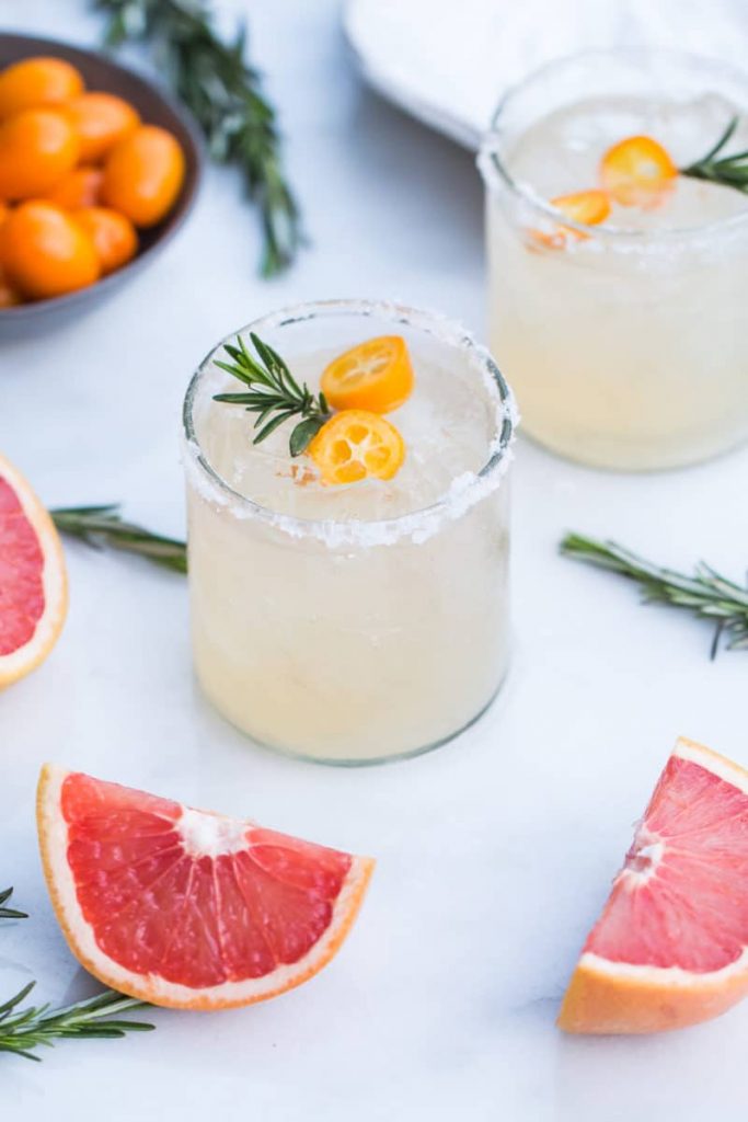 Hướng dẫn bạn đọc cách làm Mocktail Tropical Rosemary Pomelo
