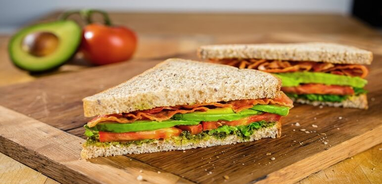 Nhiều người ngày nay đã không còn xa lạ gì với bánh Sandwich
