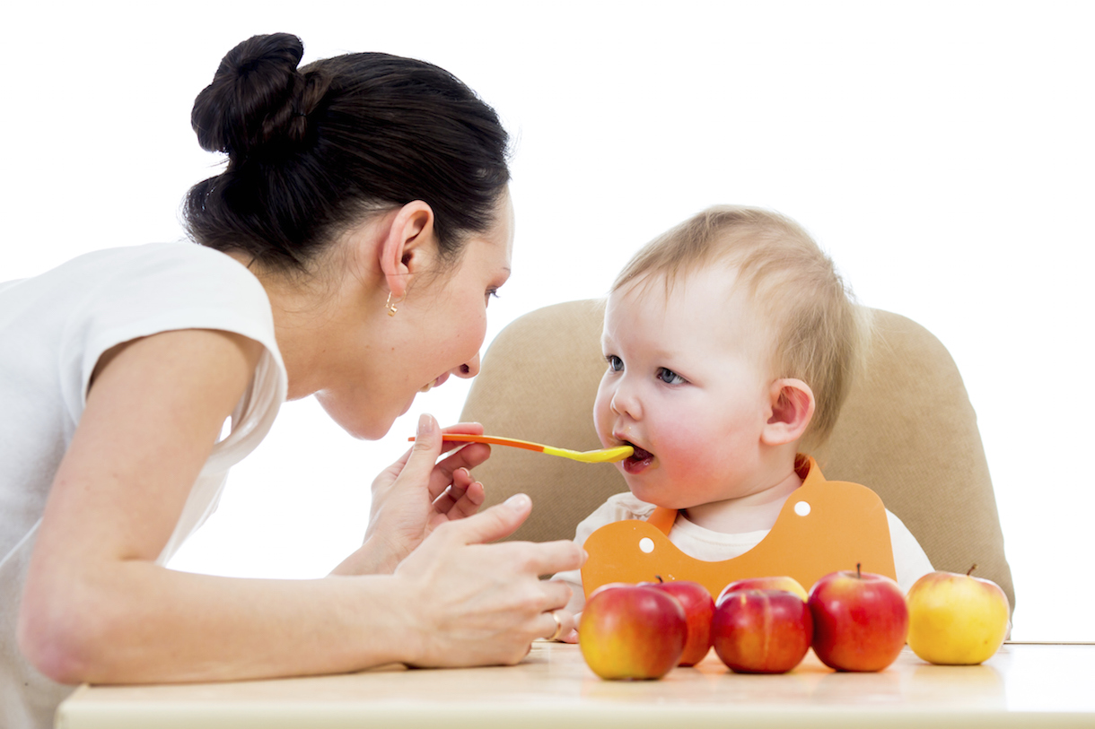 Bữa phụ trẻ có thể ăn trái cây/ quả chín, sữa và chế phẩm sữa. 