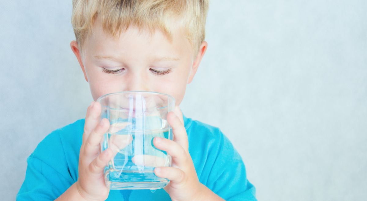 Trẻ ở những độ tuổi khác nhau thì nhu cầu về lượng nước cũng khác nhau.