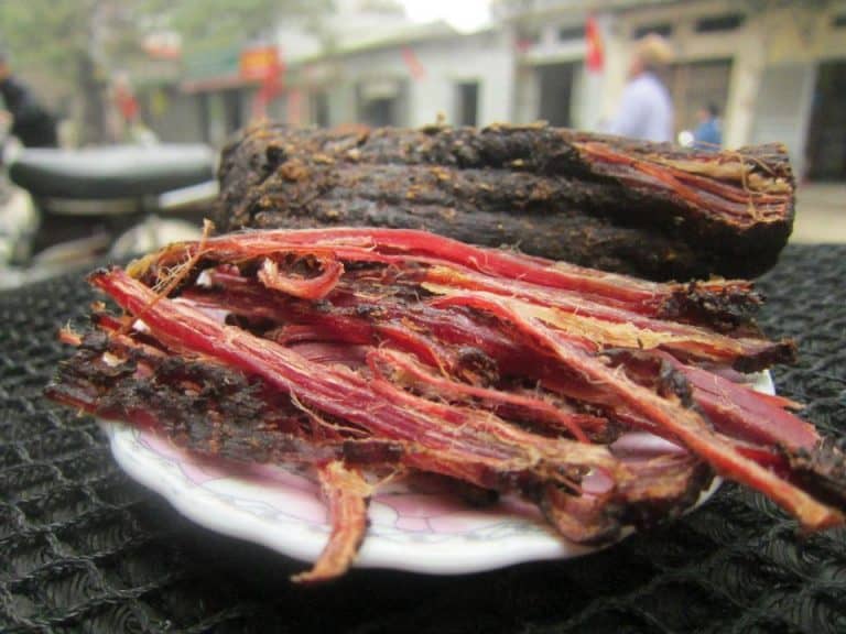 Thịt trâu sấy được nghĩ ra để bảo quản thịt được lâu